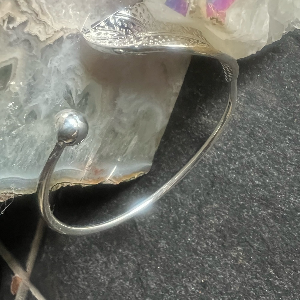 Silver Leaf adjustable bangle - Picture 14 of 16